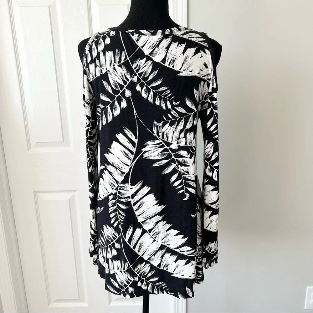 Karen Kane Leaves  Pattern Cold Shoulder Bell Sleeve Top - Picture 3 of 15